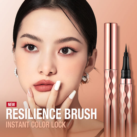 O.TWO.O Delineador líquido suave con seda dorada - Imagen 4