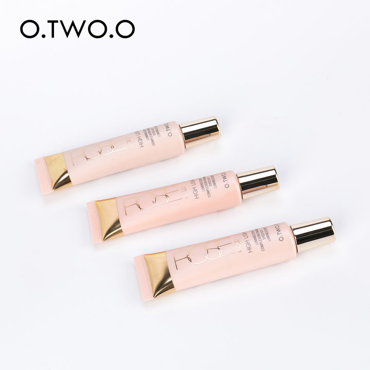 O.TWO.O Base de maquillaje para iluminar con suavidad y brillo - Imagen 5