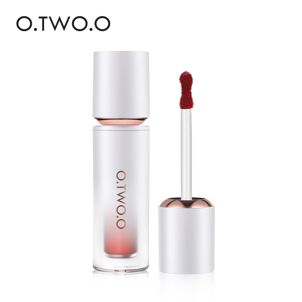 O.TWO.O Labial gloss de acabado mate aterciopelado en 12 tonos vibrantes